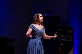 Carlos Caballé promueve la carrera de Lucía García