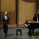 Ígor Levit y las habas de Salzburgo FESTIVAL DE SALZBURGO 2025. Recital Ígor Levit (piano). Obras de Schubert (Sonata en Si bemol mayor, D 960), Schumann (Piezas nocturnas, opus 23) y Chopin (Tercera sonata). Lugar: Salzburgo, Grosses Festspielhaus. Entrada: 2.179 espectadores (lleno). Fecha: 27 agosto 2025.