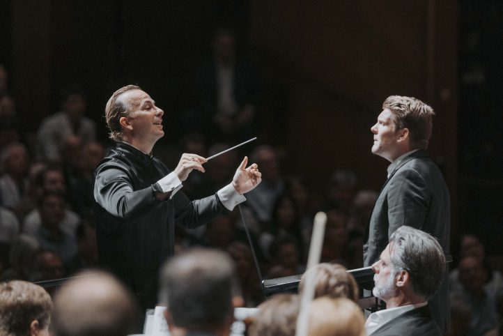 Festín wagneriano de la Filarmónica de Viena con Nézet-SéguinFESTIVAL DE SALZBURGO 2025. Wagner: Lohengrin (Preludio primer acto). El idilio de Sigfrido. La Valquiria (Primer acto).  Elza van den Heever (Sieglinde), Stanislas de Barbeyrac (Siegmund), John Relyea (Hunding). Orquesta Filarmónica de Viena. Dirección musical: Yannick Nézet-Séguin. Lugar: Salzburgo, Grosses Festspielhaus. Entrada: 2.179 espectadores (lleno). Fecha: 23 agosto 2025