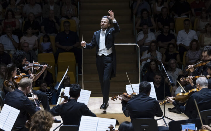 Formidable jornada de puertas abiertasJORNADA DE PUERTAS ABIERTAS. ORQUESTRA COMUNITAT VALENCIANA. Cornelius Meister (director). Magdalena Martínez (flauta), Noelia Cotuna (flauta). Programa: Obras de Dvořák, Mozart y Chaikovski. Lugar: Palau de les Arts (Auditori). Entrada: 1.490 espectadores (lleno). Fecha: 21 septiembre 2025.