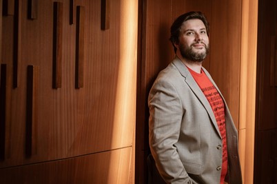 Alexandre Bloch ha sido designado nuevo director titular de la Orquesta y Coro RTVE, cargo en el que se iniciará en la próximo temporada 2025/26. Por su parte, Marc Korovitch, que se mantiene como director del Coro, ha sido nombrado director principal invitado para el próximo curso. 