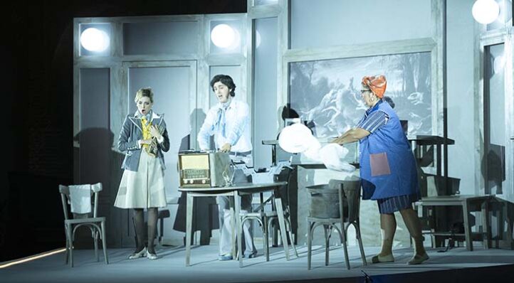 Il Califfo di Bagdad, de Manuel García en el Alcazar de SevillaIl Califfo di Bagdad de Manuel García sobre un libreto de Andrea Totola. Intérpretes: Juan de Dios Mateos, Leonor Bonilla, Nerea Berraondo, Alicia Naranjo, Pepe Hannan y Eugenio Maria Degiacomi. Dirección de escena: Guillermo Amaya. Escenografía: Juan Ruesga. Vestuario: Nino Bauti. Iluminación: Adolfo Carmona. Real Orquesta Sinfónica de Sevilla. Joven Coro de Andalucía. Dirección musical: Alessandro D’Agostini. Producción del Festival de Ópera de Sevilla. Patio de la Montería del Alcázar de Sevilla.Viernes, 26 de septiembre de 2025.