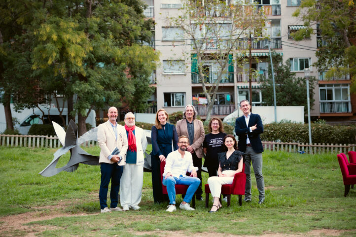 El Gran Teatre del Liceu de Barcelona inaugura su temporada 2025/26 con la ópera de madurez de Leoš Janáček, La zorrita astuta. La obra se inspira en tiras cómicas convertidas por el compositor checo en una obra que celebra el ciclo de la vida y la relación del ser humano con la naturaleza. En esta nueva producción, Peter Mattei, Elena Tsallagova y Angela Brouwer interpretan los diferentes personajes bajo la direccione escénica de Barrie Kosky y la batuta de Josep Pons.