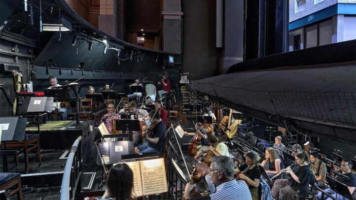 La Orquesta del Festival de Bayreuth protagoniza una gira por España en el marco de la conmemoración del 150 aniversario de la cita wagneriana. Barcelona, Madrid, Valencia, Sevilla y Santander serán las ciudades que la histórica formación visitará, catorce años después del último concierto en nuestro país. El programa de la gira ofrecerá una selección de los momentos más emblemáticos del monumental El anillo del nibelungo, con fragmentos orquestales y vocales de las óperas El oro del Rin, La Valkiria, Sigfrido y El ocaso de los Dioses, todo ello bajo las órdenes de Pablo Heras-Casado.