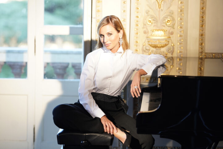 La Fenice vive un nuevo episodio de la crisis originada en el nombramiento de Beatrice Venezi como nueva directora musical del teatro. La institución veneciana ha anunciado que los sindicatos de trabajadores han convocado una huelga para el próximo 17 de octubre, coincidiendo con el estreno de Wozzeck de Berg. Desde las organizaciones señalan que la única solución a este anuncio es la revocación del nombramiento de Venezi, mientras que la institución lírica señala este nombramiento "express" como una medida que favorecería al teatro y su futuro cercano. 