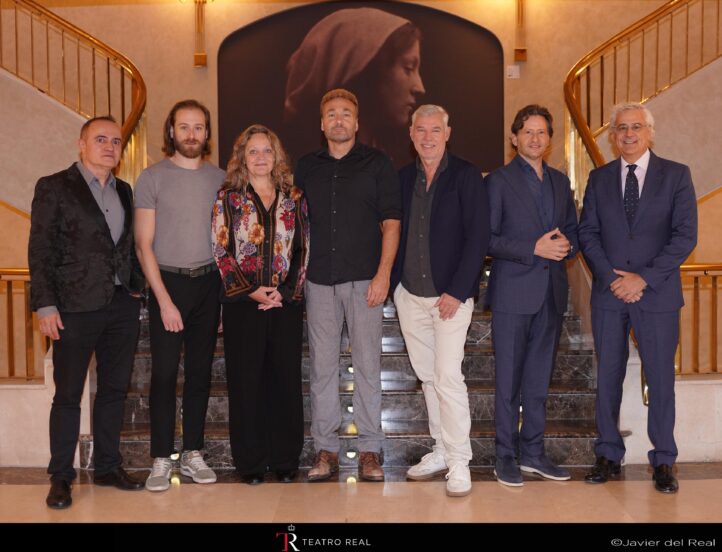 El Teatro Real presenta, por primera vez en su escenario, el ballet-pantomima El mandarín maravilloso y la ópera El castillo de Barbazul, ambas de Béla Bartók. Se ofrecerán cinco funciones del Programa Bartók, entre el 2 y el 10 de noviembre, de una nueva coproducción del Teatro Real con la Ópera de Basilea, donde se estrenó, con gran éxito, en 2022. Christof Loy vuelve al Real, haciendo tándem en lo musical con Gustavo Gimeno, con quien ya colaboró en la temporada pasada.