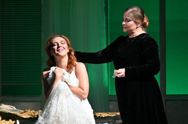 Otello en Parma: drama entre sorpresasVerdi, Otello. B. Jadge, M. Sicilia. A. Ganbaatar, D. Tuscano, F. Pittari/D. Lombardo, N. Gavrilan, F. Leone, A. Verna, C. Lana. Filarmonica Arturo Toscanini. Coro del Teatro Regio de Parma. Dirección musical: R. Abbado. Dirección de escena: F. Tiezzi. Teatro Regio de Parma. 11 de octubre de 2025.