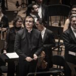 Final feliz para un mal comienzo TEMPORADA 2025-2026 del Palau de la Música. Royal Philharmonic Orchestra. Director: Vasili Petrenko. Programa: Obras de Saariaho, Grieg y Sibelius. Lugar: Palau de la Música. Entrada: Alrededor de 1.781 espectadores (lleno). Fecha: domingo, 26 octubre 2025