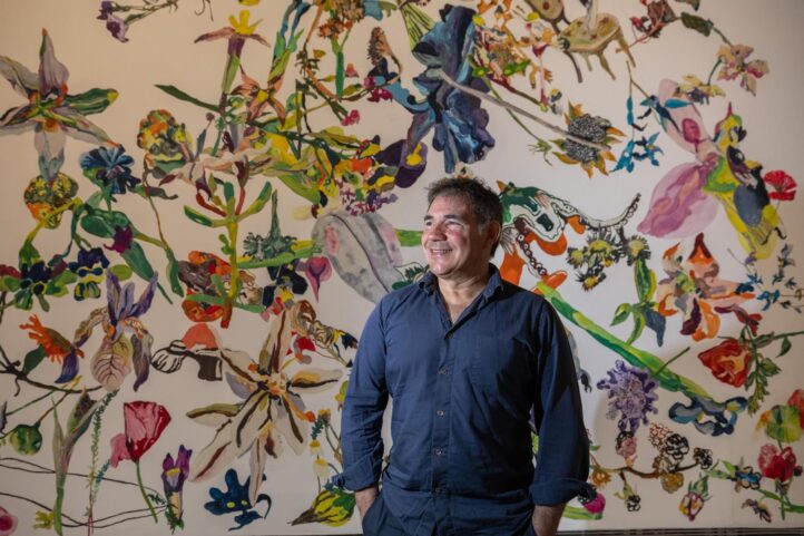 El Gran Teatre del Liceu presenta el concierto Fiesta Criolla con Jordi Savall y Santi Moix, protagonizado por el reconocido director y violagambista catalán. El próximo 6 de noviembre, el teatro de las ramblas ofrece un programa que transporta al público al Nuevo Mundo, presentando un espacio en el que las culturas indígenas, africanas y europeas se unen en un proceso de mestizaje musical. Le Concert des Nations, la Capella Reial de Catalunya, músicos y bailarines de tradición popular se suben al escenario, comandados por Savall, que hace tándem con el artista visual Santi Moix. 