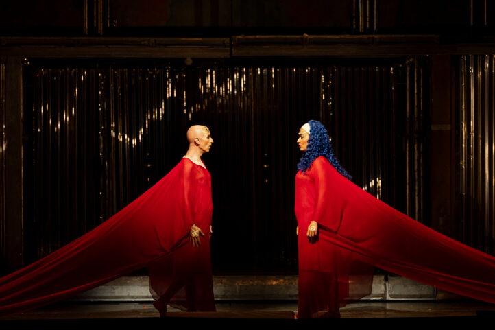 Akhnaten, de Philip Glass, en el Gran Teatre del LiceuAkhnaten, de Philip Glass. Anthony Roth Costanzo, Rihab Chaleb, Katerina Estrada Tretyakova, Joan Martín-Royo, Toni Marsol, José Manuel Montero, Zachary James, Alba Valdivieso, Carmen Buendía, Mar Esteve, Carol García, Marina Pinchuk, Anna Tobella. Cor i Orquestra del Gran Teatre del Liceu. Phelim McDermott, dirección de escena. Karen Kamensek, dirección musical. Gran Teatre del Liceu, 19 de octubre de 2025.