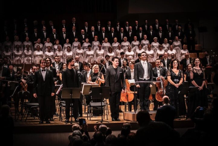 ‘Réquiem’ de consagracionesCrítica. Temporada 2025-2026 del Palau de la Música. Programa: Réquiem, de Verdi. Orquestra de València. Orfeón Donostiarra. Solistas: Carmen Solís (soprano), Ana Ibarra (mezzosoprano), Saimir Pirgu (tenor), Marko Mimica (bajo). Director: Jordi Bernácer. Lugar: Palau de la Música. Entrada: Alrededor de 1.781 personas (lleno). Fecha: Viernes, 14 noviembre 2025.