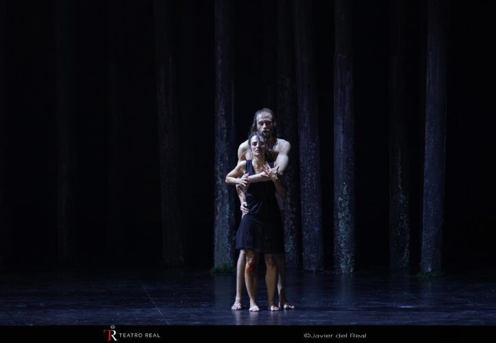 Comentarios en prensa: El mandarín maravilloso y El castillo de Barbazul de Bartók, en el Teatro RealEl Mandarín maravilloso, de Bartók. El mandarín: Gorka Culebras. La chica: Carla Pérez Mora. Primer vagabundo: Nicky van Cleef. Segundo vagabundo: David Vento. Tercer vagabundo: Joni Österlund. Un libertino: Mário Branco. El poeta: Nicolas Franciscus El castillo de Barbazul, de Bartók. El duque Barbazul: Christoph Fischesser. Judith: Evelyn Herlitzius. El prólogo: Nicolas Franciscus. Coro y Orquesta Titulares del Teatro Real. Dirección musical: Gustavo Gimeno. Dirección de escena y coreografía: Christof Loy. Escenografía: Márton Ágh. Vestuario: Barbara Drosihn. Iluminación: Thomas Kleinstück. Teatro Real. Madrid, 2 de noviembre de 2025.