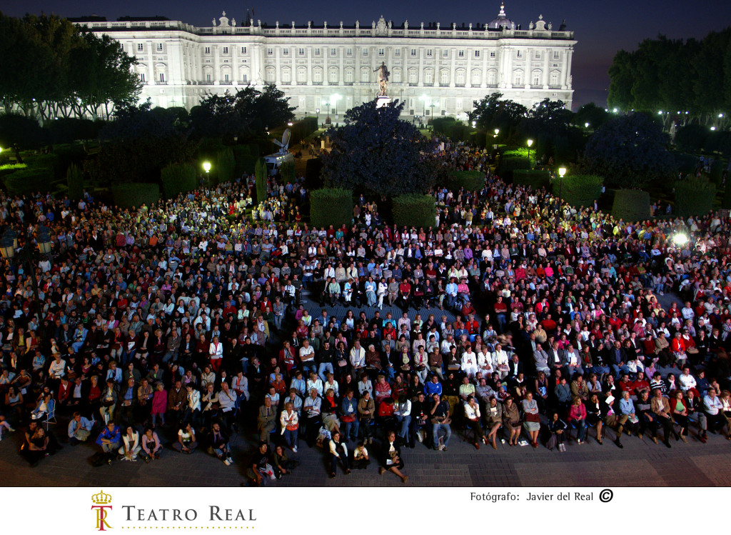 Plaza-Oriente-Publico-Teatro-Real