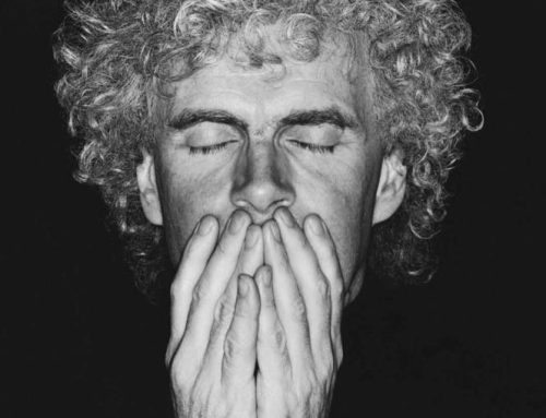 Simon Rattle defiende la vigencia de las revistas musicales antes dirigir en Madrid con Ibermúsica