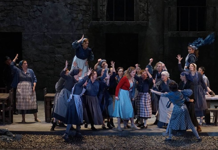 escena-la-tabernera-del-puerto-teatro-maestranza