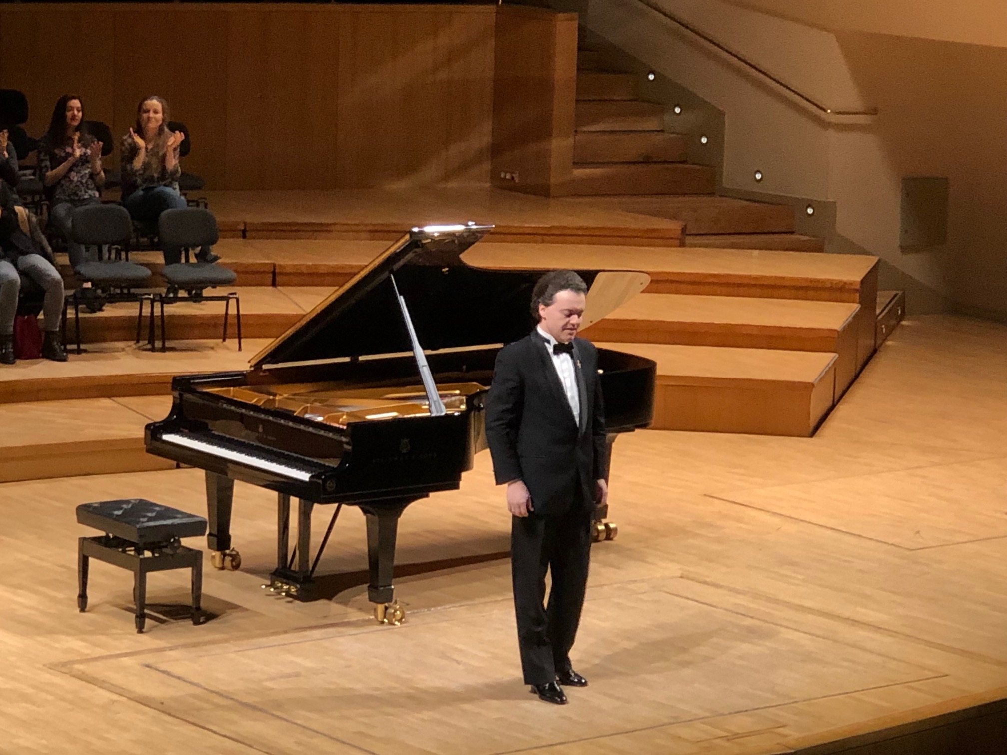 Kissin-saludos-auditorio-2019