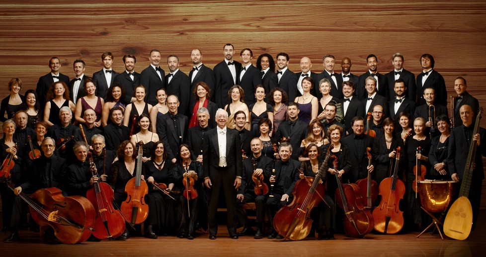 El Barroco francés vuelve a florecer en Les Arts de la mano de William Christie, quien, junto a su conjunto Les Arts Florissants y los jóvenes solistas de Le Jardin des Voix, ofrece una velada dedicada a uno de los compositores más elegantes y sensibles del siglo XVII: Marc-Antoine Charpentier. 