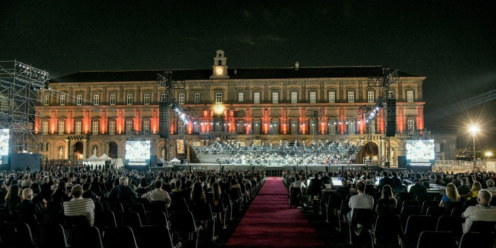 aida-piazza-pleibiscito-napoles