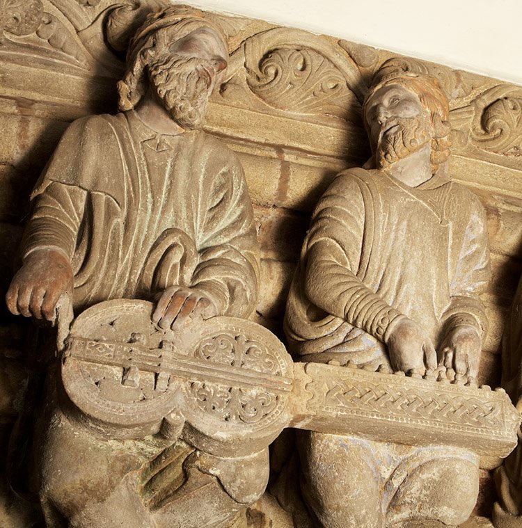 musicos-portico-gloria-organistrum