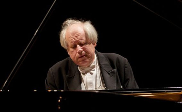 Con el inicio del nuevo año empieza también el de los festivales, siendo el primero el de Festival de Canarias, bajo la dirección artística de Jorge Perdigón, y que ya tuvo un avance días atrás con un Murciélago con Les Musiciens du Louvre dirigidos por Minkowski. 