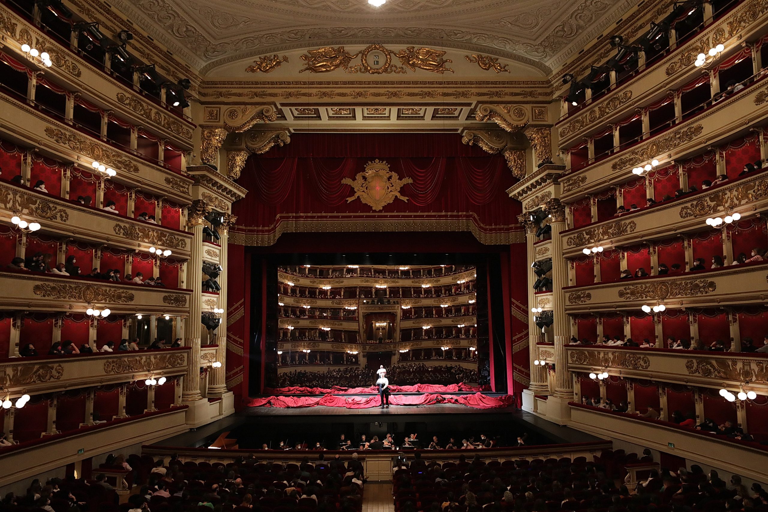 Don-Giovanni-Carsen-Ouverture-Christopher-Maltman-2-ph-Brescia-e-Amisano-©Teatro-alla-Scala-scaled