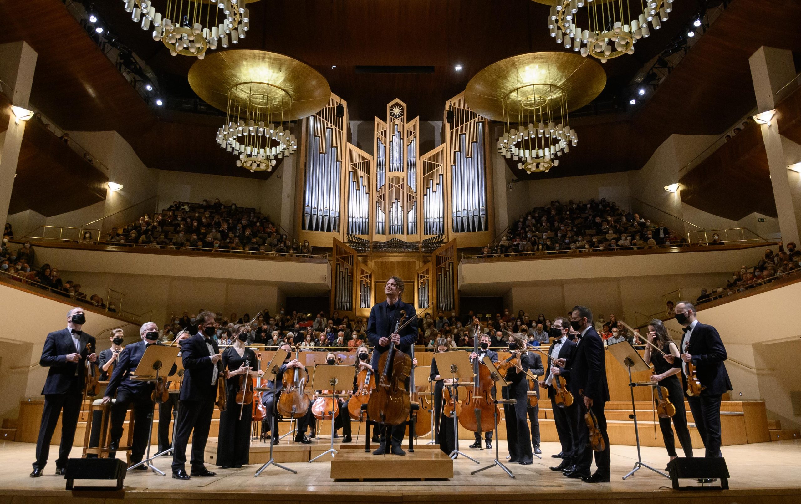 Istvan-Vardai-y-la-Orquesta-de-Camara-Franz-Liszt-c-Rafa-Martin.-Ibermusica