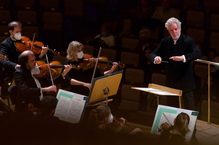 Jukka-Pekka-Saraste-dirige-la-Orquesta-Nacional