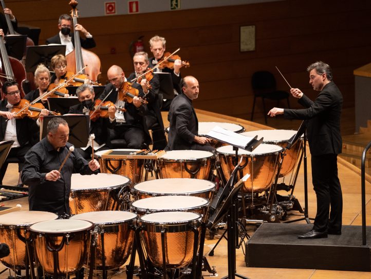 Trigueros-dirige-la-Sinfonica-de-Galicia-c-Sinfonica-de-Galicia