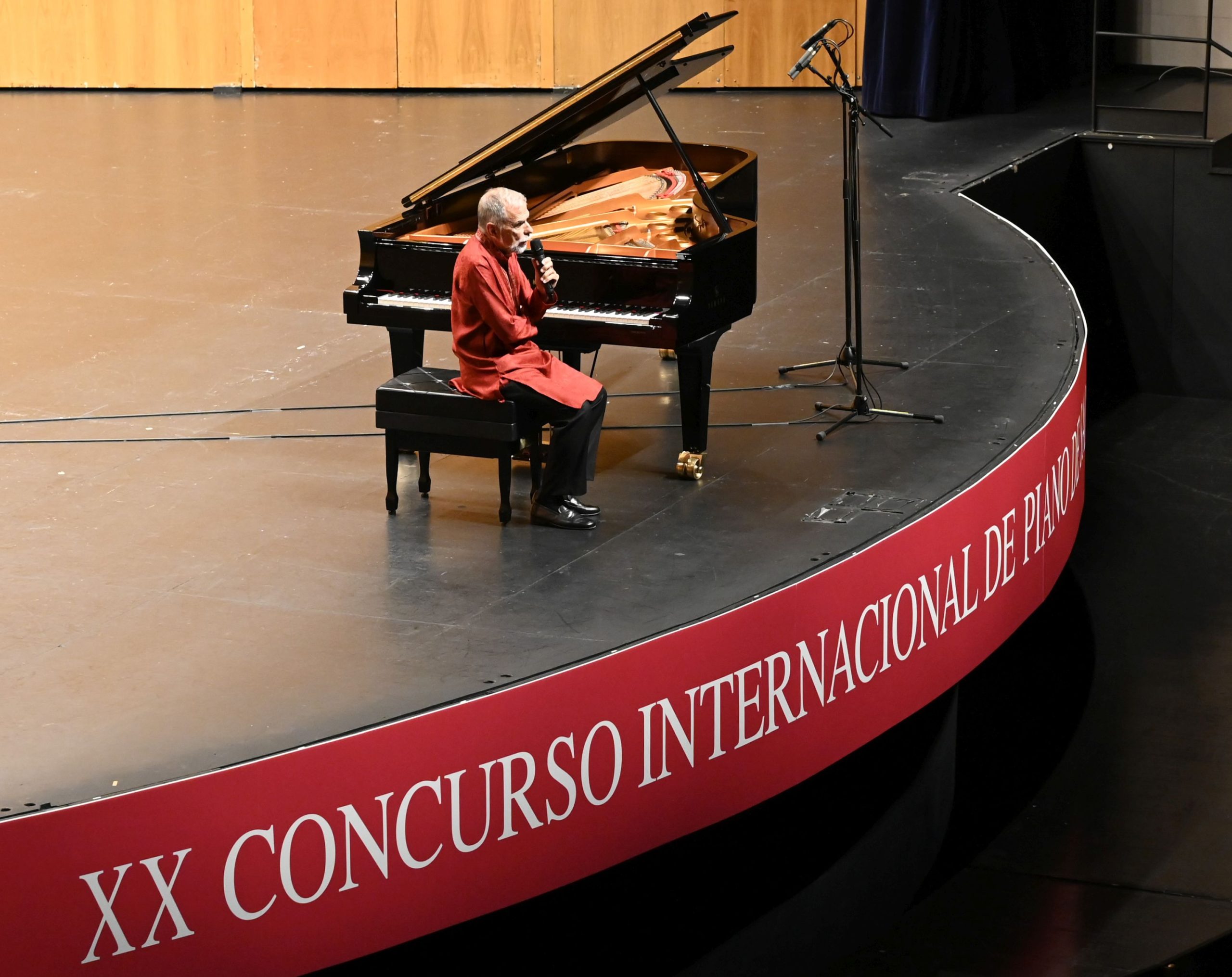 Josep-Colom-en-la-inauguración-del-XX-Concurso-de-Piano-de-Santander