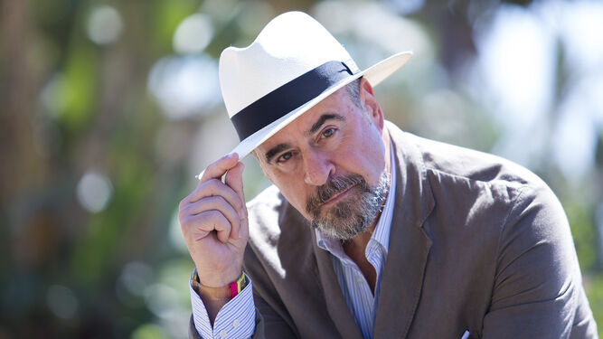 Carlos Álvarez acude al rescate de otra ópera española El barítono Carlos Álvarez se está convirtiendo en el más entusiasta descubridor de joyas ocultas del repertorio lírico español, correspondientes al período romántico. A su particular interés se debió ya el rescate de El gitano por amor, la ópera del sevillano Manuel García que él mismo se ocupó de llevar al Teatro Cervantes de Málaga, y que ahora ofrecerá, también, el Teatro de la Zarzuela durante la presente temporada. Pero hay más.