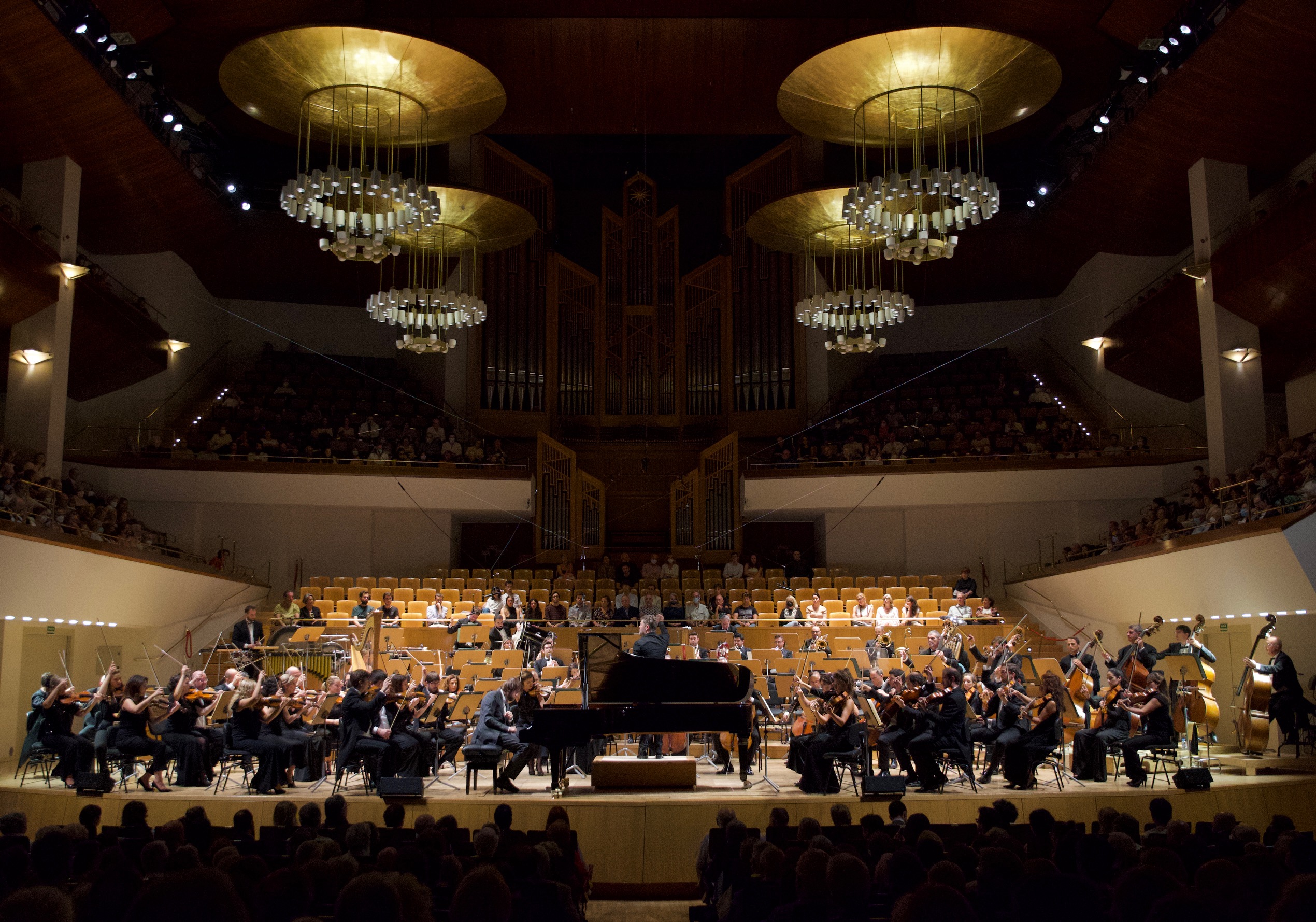 Pablo-Heras-Casado-dirige-la-OCNE-con-Daniil-Trifonov