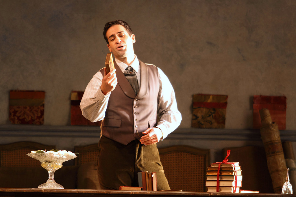 Ismael-Jordi-como-Alfredo-Germont-en-la-Royal-Opera-House-c-Catherine-Ashmore