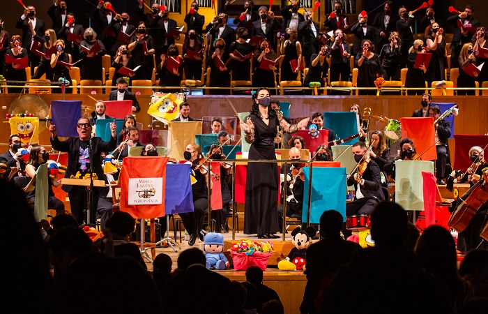 Musica-y-juguetes-2022-publico-en-pie