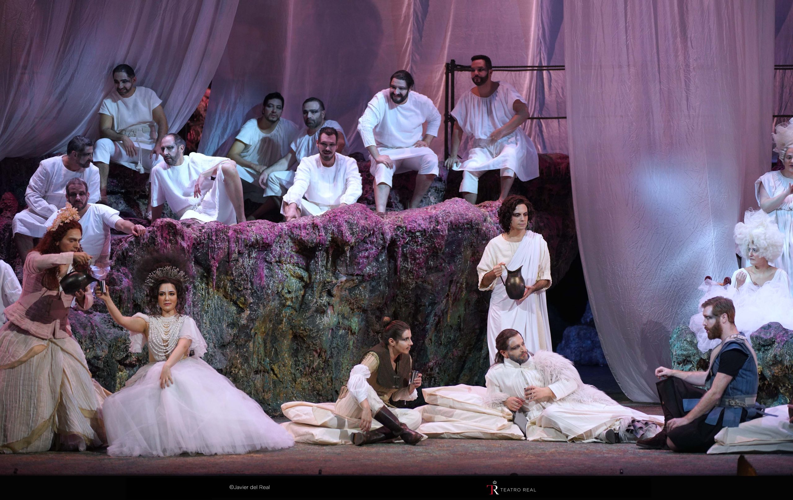 Escena-de-Aquiles-en-Esciros-©-Javier-del-Real-Teatro-Real