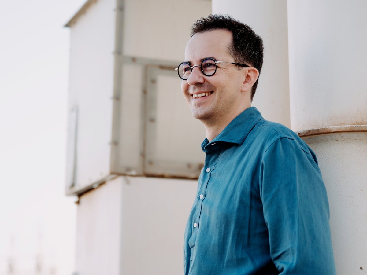 Salvador Vázquez cumple su segunda temporada al frente de la Orquesta de Córdoba como director artístico y titular. El próximo 18 de septiembre inaugura un nuevo curso con un recital dedicado a obras de autores como Brahms, Mussorgsky, Granados o Mozart, entre otros.