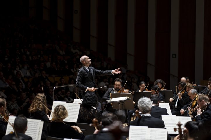 Antonello-Manacorda-Les-Arts©Mikel-Ponce