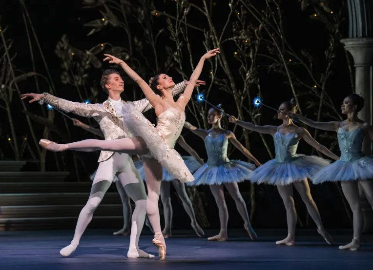 Cinderella-©2023-ROH-Tristram-Kenton