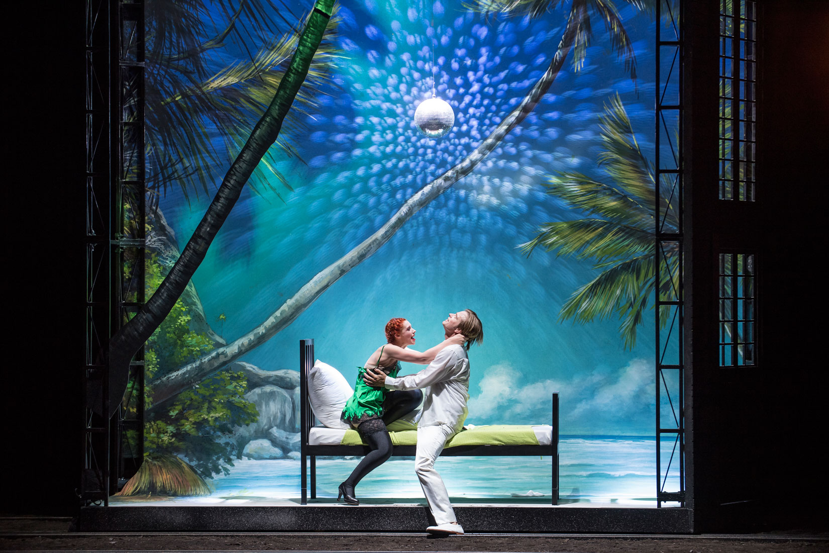 Escena-de-Manon-por-Olivier-Py