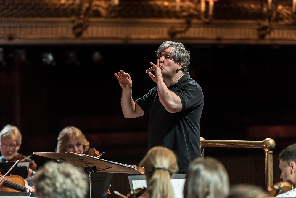Antonio-Pappano-dirige-la-Orquesta-de-la-ROH-C-Clive-Barda