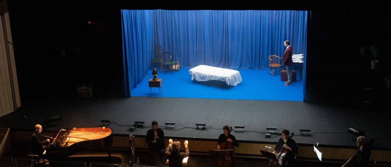 Escena-de-La-Metamorfosis-en-el-festival-LittleOpera-Zamora