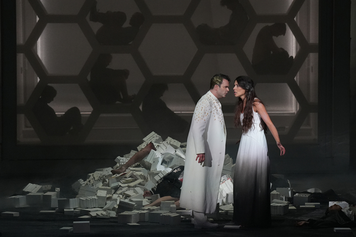 Escena-Cassandra-en-La-Monnaie-c-Karl-Forster