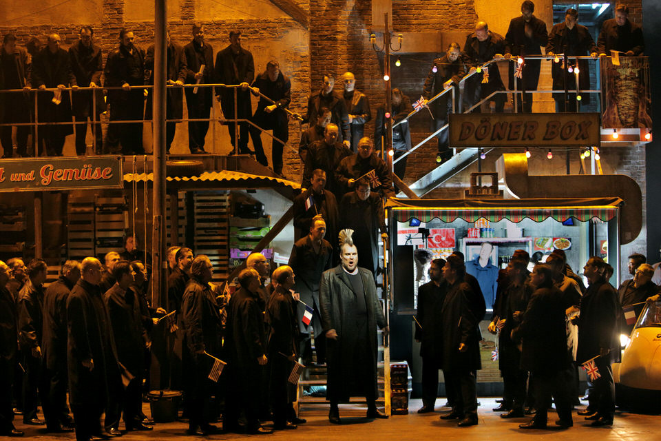 Coro-del-Festival-de-Bayreuth-c-Enrico-Nawrath