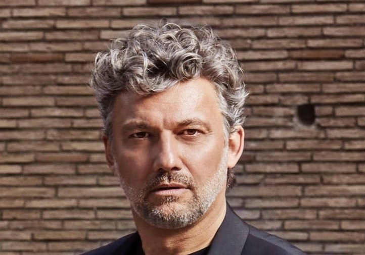 El tenor alemán Jonas Kaufmann se prepara para celebrar el centenario de la muerte de Giacomo Puccini con una gira dedicada al compositor de Lucca. El tour conmemorativo de esta efeméride le llevará por diferentes teatros de Francia, Austria, Alemania y Suiza, acompañado por las sopranos Maria Agresta y Valeria Sepe y la Deutsche Staatsphilharmonie