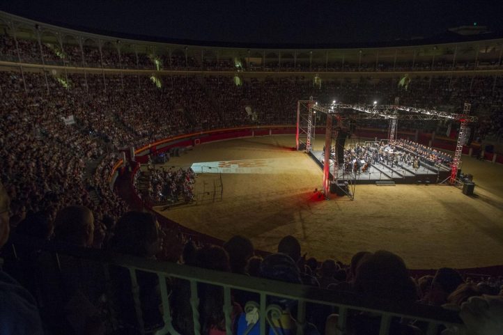 La Orquesta Ciudad de Granada (OCG) arranca su temporada 2025/26 con el concierto especial Fiesta con la OCG, que tendrá lugar en la plaza de toros de la ciudad de la Alhambra, con un repertorio dedicado a España y el flamenco, en el marco de la primera bienal dedicada a este género musical. A través de esta iniciativa, la formación andaluza busca acercar los grandes pasajes de la lírica al público general, que podrá acudir a esta actuación de forma gratuita. 