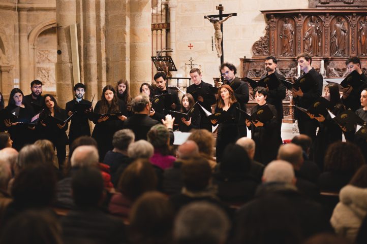 'Conexiones transatlánticas' en la inauguración del tercer festival Atrium Musicae III FESTIVAL ATRIUM MUSICAE. Joven Coro de Andalucía. Marco Antonio García de Paz (director). Obras de Gutiérrez de Padilla. López Capillas, Guerrero, Lobo y Victoria. Lugar: Concatedral de Cáceres. Fecha: 30 febrero 2025.