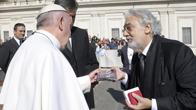La muerte del Papa Francisco, acaecida el pasado 21 de abril en la Ciudad del Vaticano, ha levantado no pocas reacciones, pudiendo encontrar numerosas condolencias de personalidades del mundo de la política, la prensa y, por supuesto, la música. Nombres como Plácido Domingo, Aida Garifullina o Eleonora Buratto han mostrado a través de redes sociales la tristeza por este hecho que afecta a miles de millones de personas en el mundo.