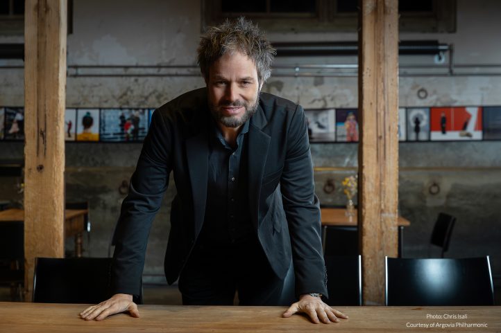 Josep Vicent encabeza el último concierto de la temporada 2024/25 con ADDA Simfònica el día 14 de junio (20:00, Auditorio ADDA Alicante). El maestro de Altea regresa a España tras su éxito con la Sinfonía de Milán para abordar un repertorio formado por obras de Strauss y Saint-Saëns que romperá con los límites del auditorio gracias al órgano de la catedral de la ciudad levantina.