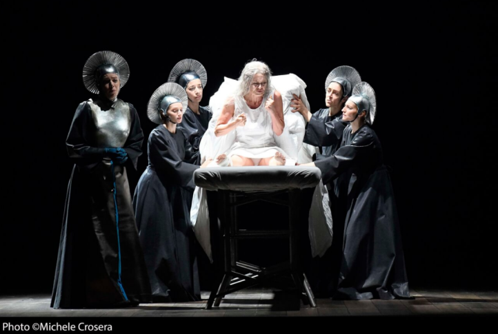 Dialogues de carmélites en Venecia Dialogues des Carmélites, música y libreto de Francis Poulenc, sobre la obra teatral homónima de Georges Bernanos. Reparto: Julie Cherrier-Hoffmann, Anna Caterina Antonacci, Vanessa Goikoetxea, Deniz Uzun, Juan Francisco Gatell, Armando Noguera. Orchestra del Teatro La Fenice, orquesta. Coro del Teatro La Fenice, coro. Frédéric Chaslin, director musical. Alfonso Caiani, maestro de coro. Emma Dante, directora de escena. Teatro La Fenice, Venecia, 22 de junio 2025.