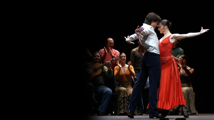 La producción de Carmen diseñada por el coreógrafo y bailarín Antonio Gades inaugurará la temporada 2025/26 del Teatro de la Maestranza el próximo 5 de septiembre. Bajo la dirección artística de Stella Arauzo, el espectáculo narra el mito de la famosa tabacalera a través de música de diferentes autores, mezclando el repertorio clásico con el flamenco.