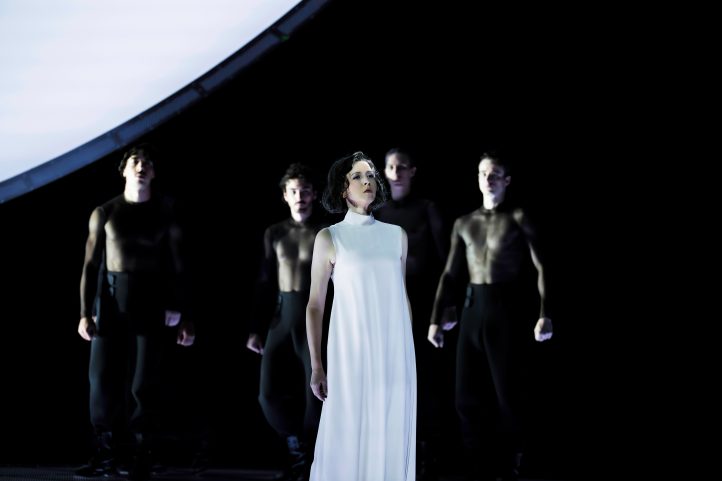 Del 25 al 31 de agosto, Mezzo presenta una programación marcada por el homenaje al violinista Itzhak Perlman en su 80 cumpleaños, y la emisión de tres óperas desde el Festival de Salzburgo, protagonizadas por Sabine Devieilhe, Lisette Oropesa y Asmik Grigorian. Bajo la dirección escénica de Martin Kušej, Peter Sellars y Ulrich Rasche, y con formaciones como la Filarmónica de Viena y la Wiener Philharmoniker, la semana cierra el verano musical con algunos de los títulos más destacados de la temporada internacional.